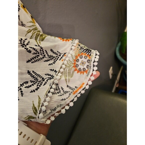 Alter'd State‎ Tank/ Blouse Graphic White Spaghetti Strap flowy Size Medium (A5) - Picture 4 of 10